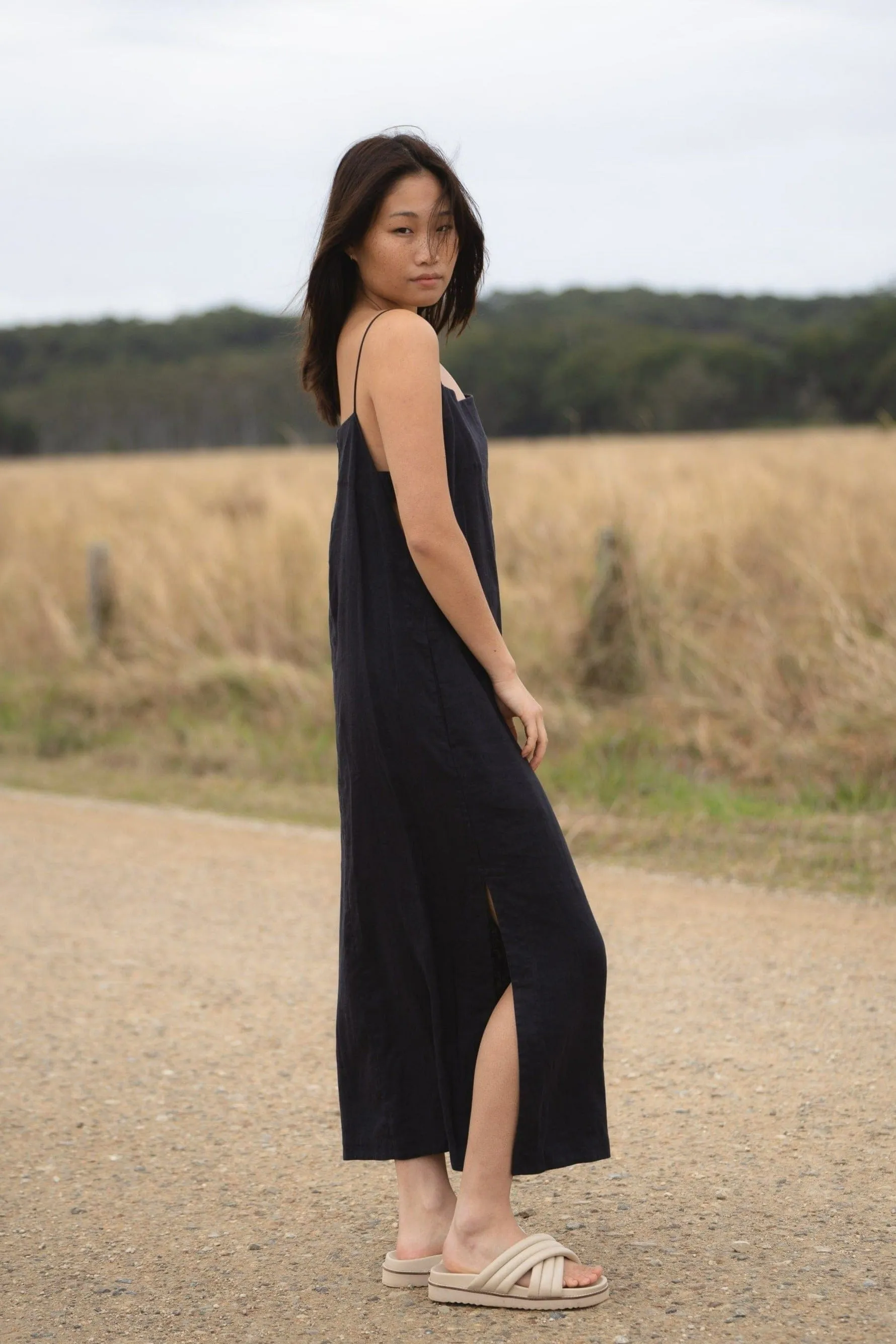 KAI NAVY LINEN SLIP