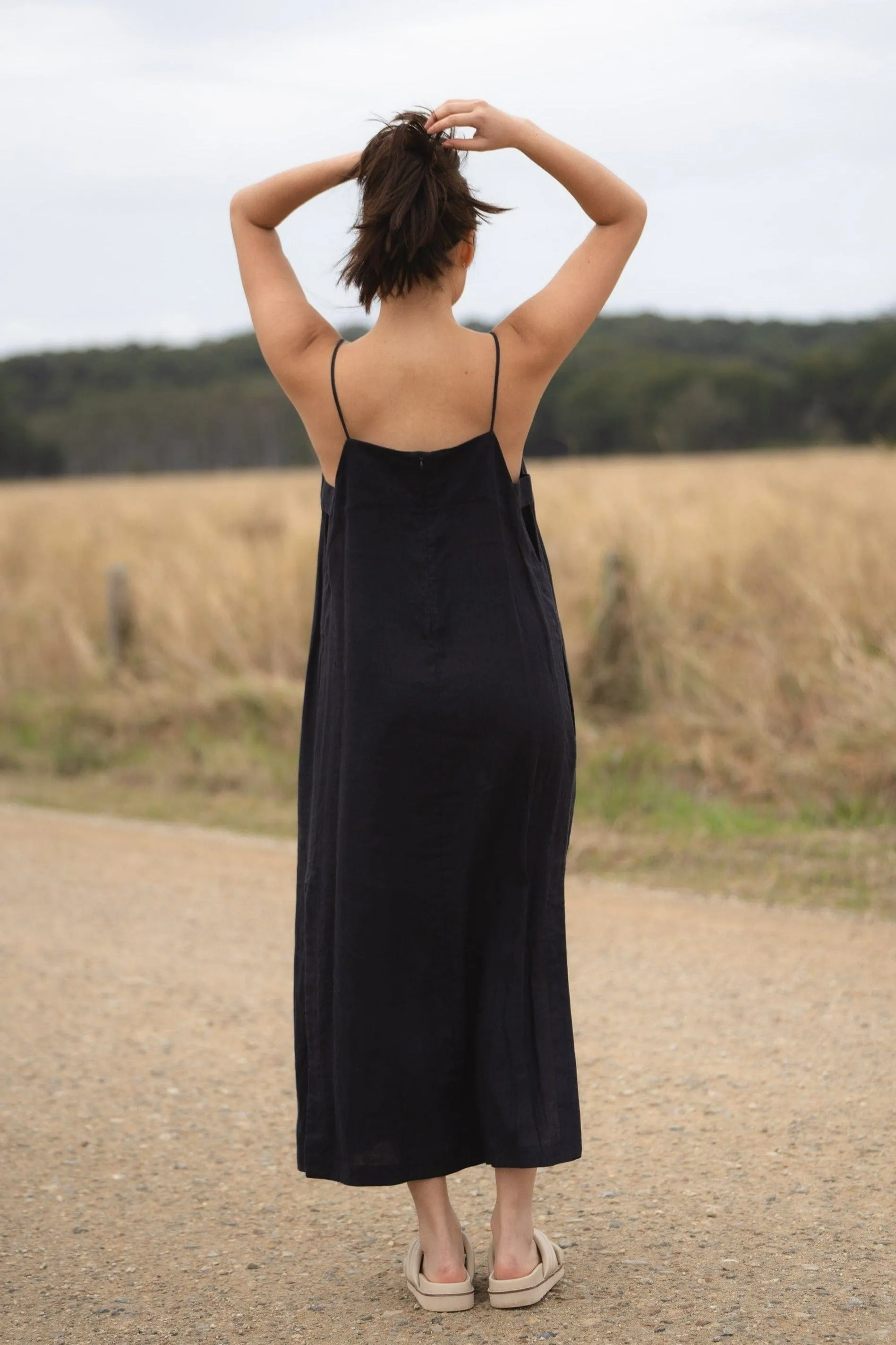 KAI NAVY LINEN SLIP