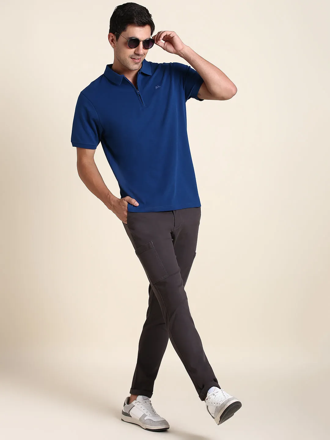Men's Dark Grey Cargo Comfortable Bottomwear With Smart Casual Look